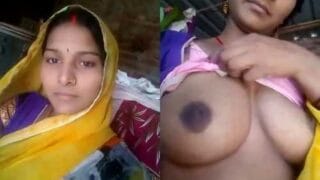 Beautiful Bhabhi Showing her Nude body Indian MMS