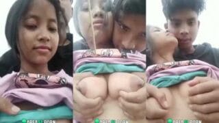 Cute Teen Girl Boobs and pussy rubbing Indian MMS