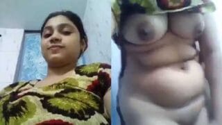 Desi Booby Girl Showing Boobs And Pussy Indian MMS
