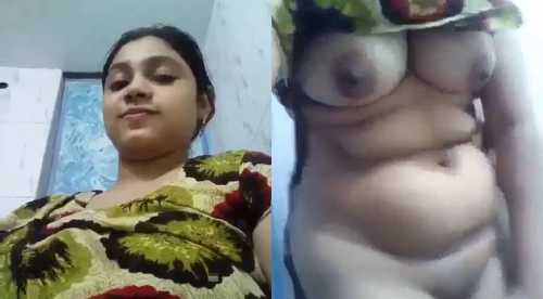 Desi Booby Girl Showing Boobs And Pussy Indian MMS