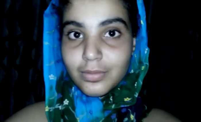 Desi muslim girl showing her boobs Indian MMS - IndianMMSs