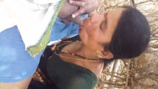 Indian horny MILF giving blowjob Indian MMS